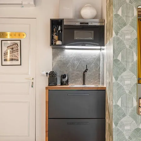 Historical In The Heart Of -7 Apartment